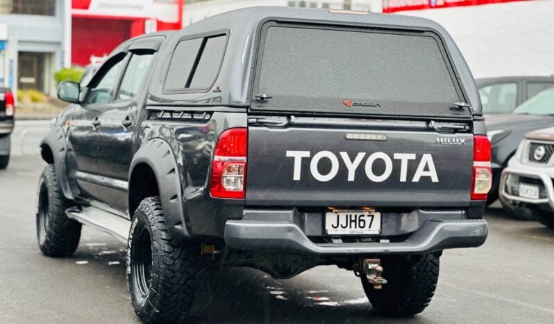 
								2015 Toyota Hilux SR full									