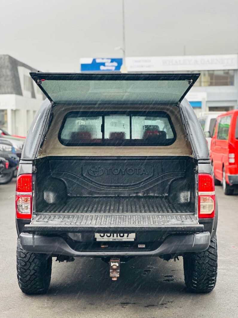 
								2015 Toyota Hilux SR full									