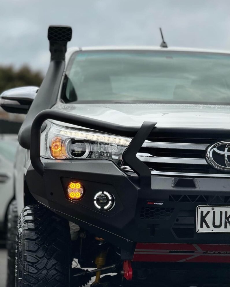 
								2017 Toyota Hilux SR5 full									