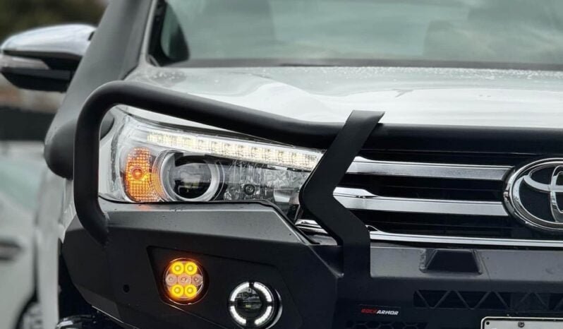 
								2017 Toyota Hilux SR5 full									