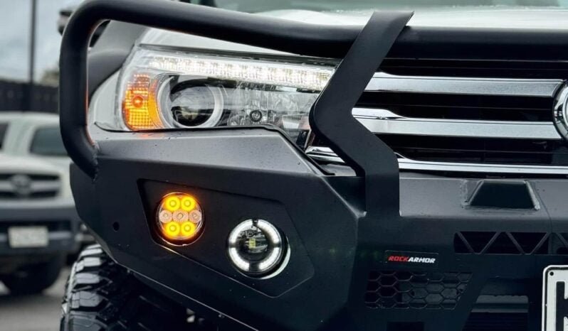 
								2017 Toyota Hilux SR5 full									