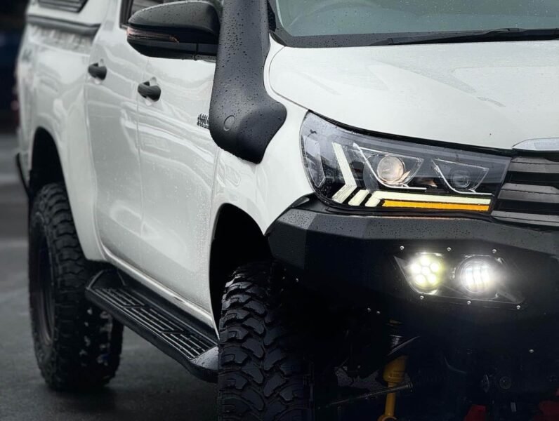 
								2018 Toyota Hilux full									