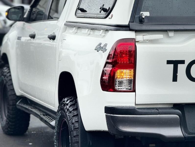 
								2018 Toyota Hilux full									