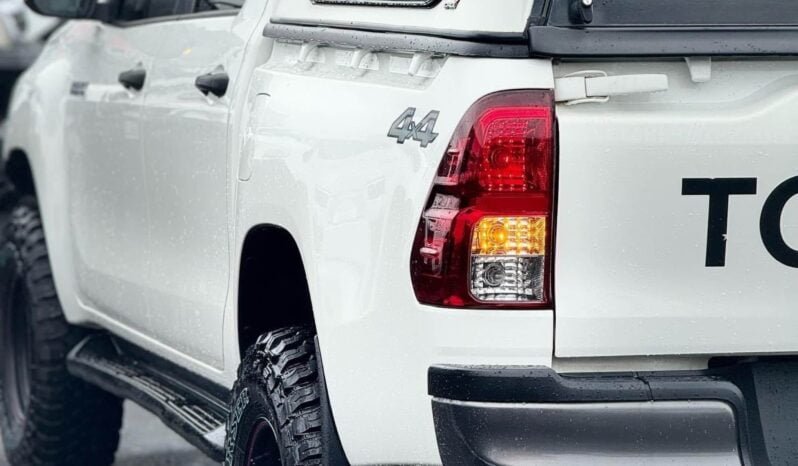 
								2018 Toyota Hilux full									