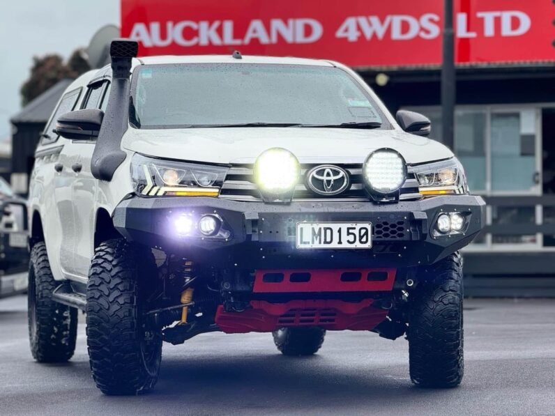 
								2018 Toyota Hilux full									