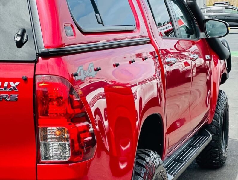 
								2016 Toyota Hilux full									