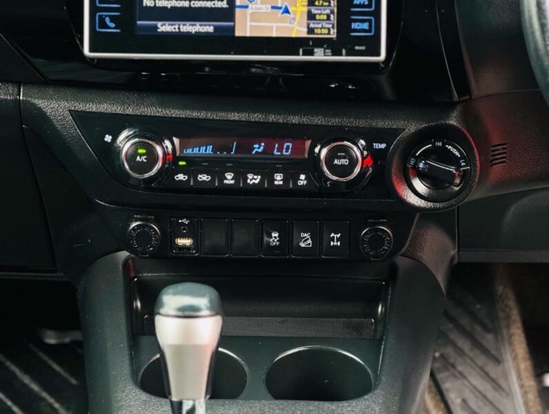 
								2016 Toyota Hilux full									