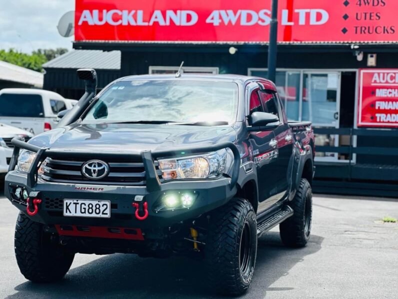
								2017 Toyota Hilux full									