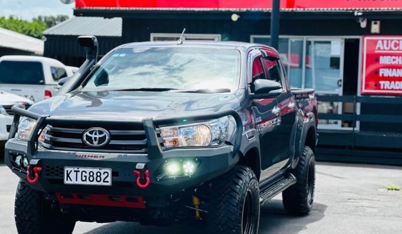 
								2017 Toyota Hilux full									