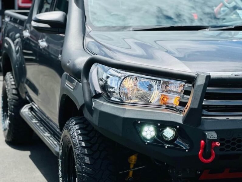 
								2017 Toyota Hilux full									