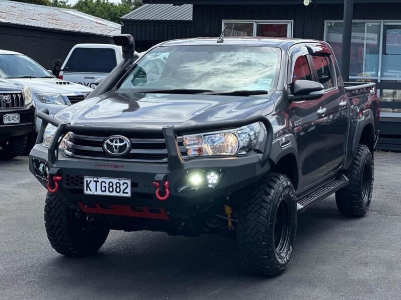 
								2017 Toyota Hilux full									