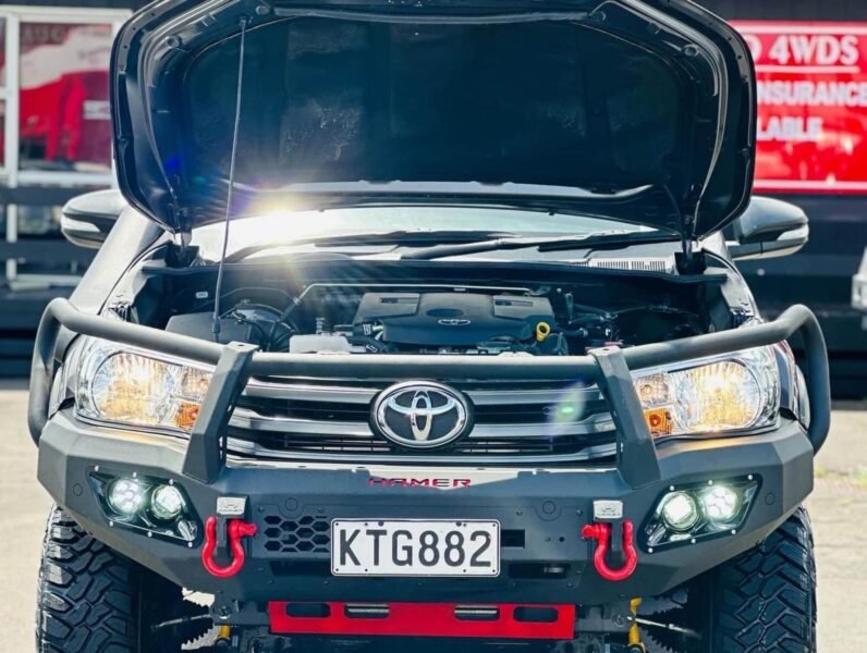 
								2017 Toyota Hilux full									