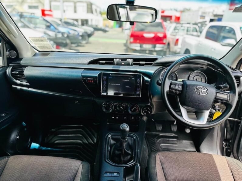 
								2017 Toyota Hilux full									
