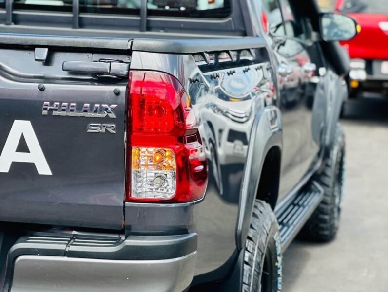 
								2017 Toyota Hilux full									