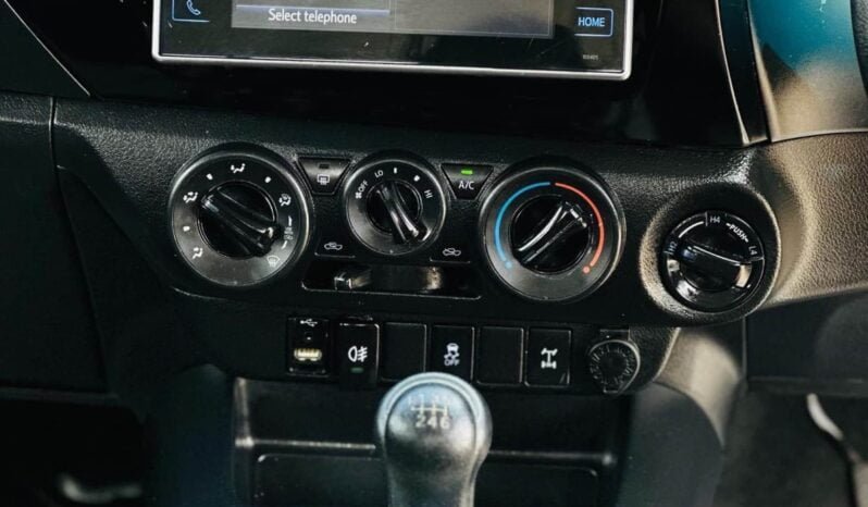 
								2017 Toyota Hilux full									