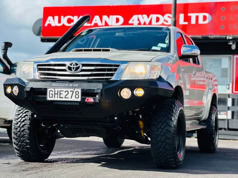 
								2012 Toyota Hilux SR5 full									
