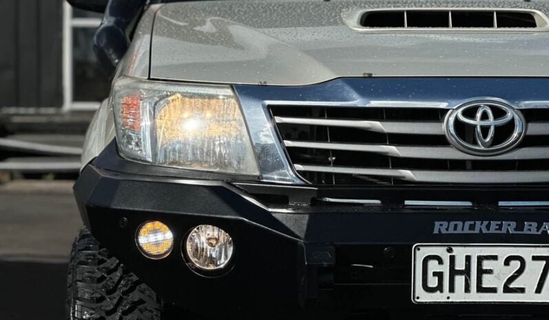 
								2012 Toyota Hilux SR5 full									