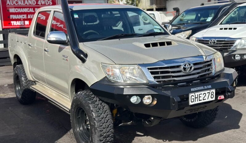 
								2012 Toyota Hilux SR5 full									