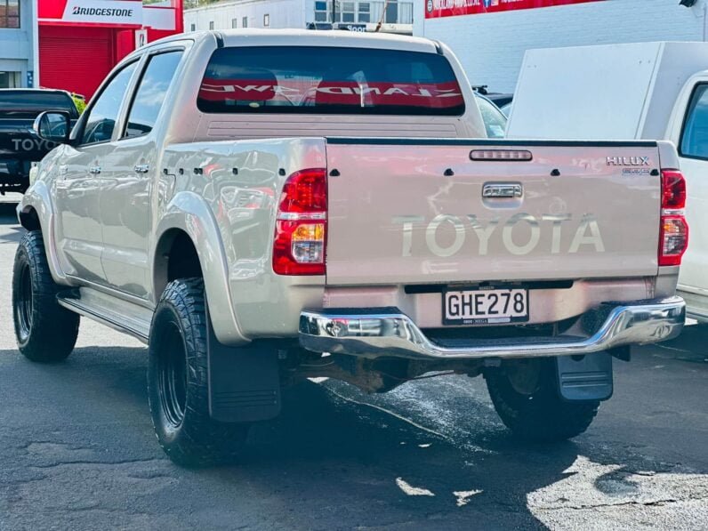 
								2012 Toyota Hilux SR5 full									