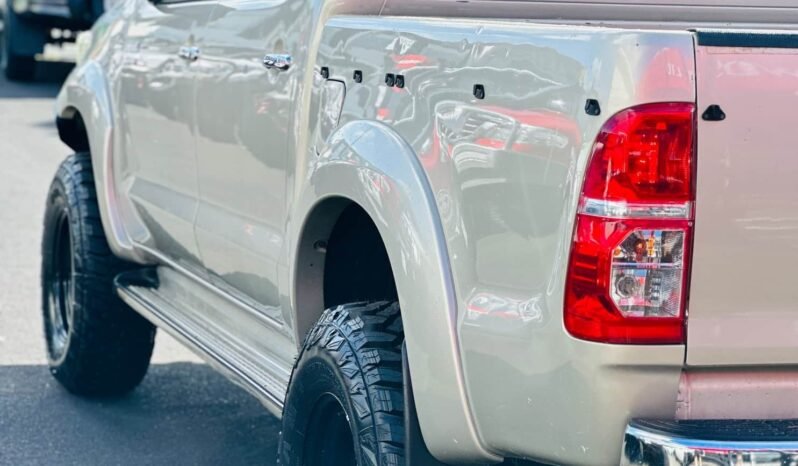 
								2012 Toyota Hilux SR5 full									