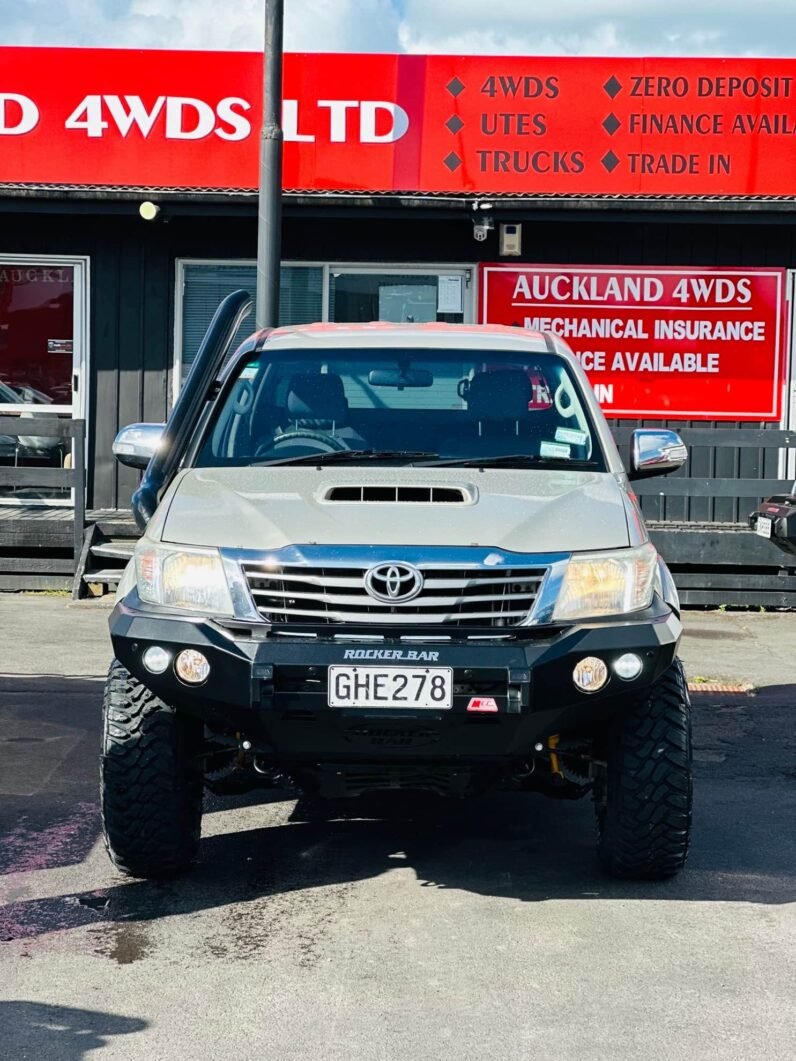 
								2012 Toyota Hilux SR5 full									