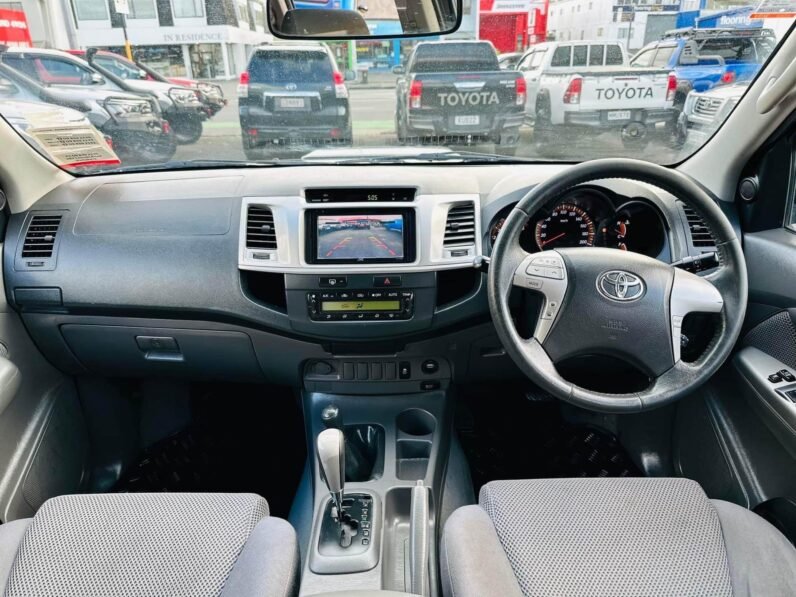 
								2011 Toyota Hilux SR5 full									