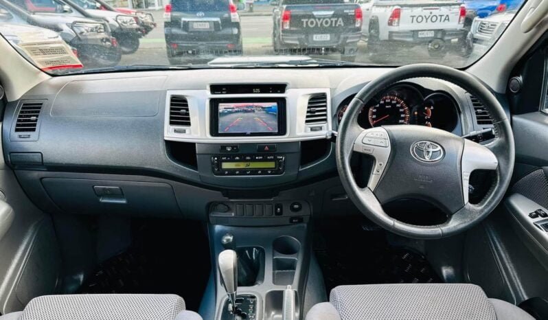 
								2011 Toyota Hilux SR5 full									