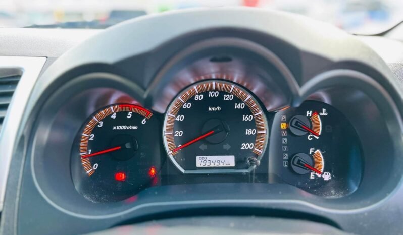 
								2011 Toyota Hilux SR5 full									