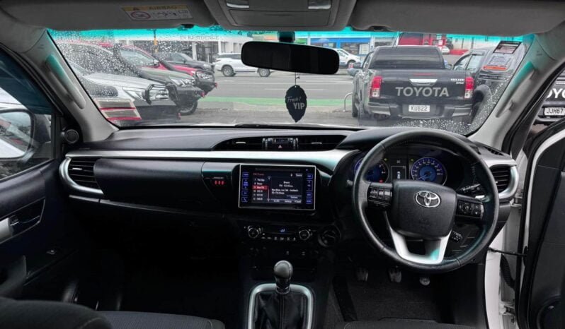
								2017 Toyota Hilux ,SR5 full									