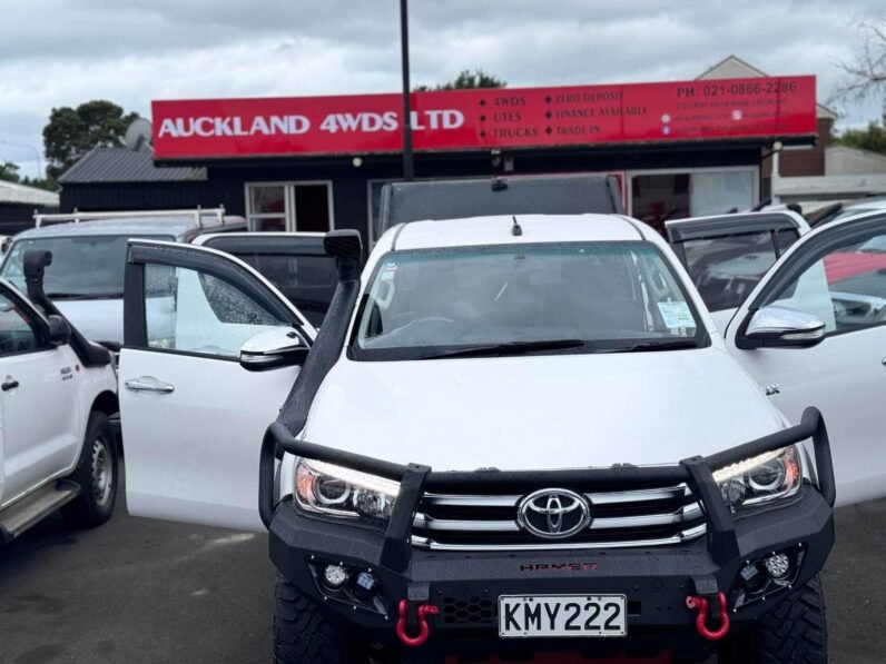 
								2017 Toyota Hilux ,SR5 full									