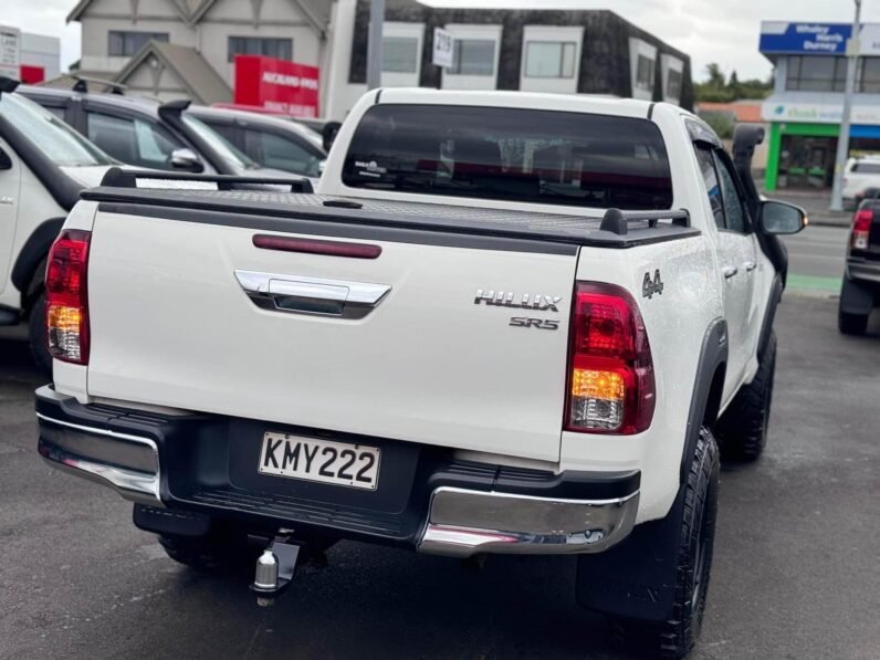 
								2017 Toyota Hilux ,SR5 full									