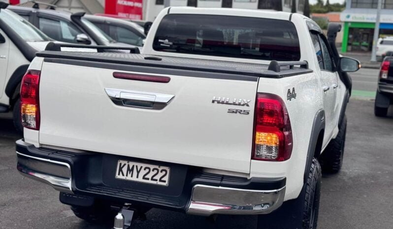 
								2017 Toyota Hilux ,SR5 full									