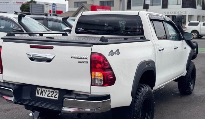 
								2017 Toyota Hilux ,SR5 full									