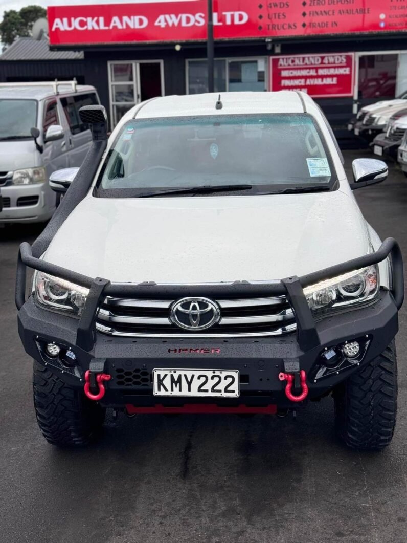 
								2017 Toyota Hilux ,SR5 full									