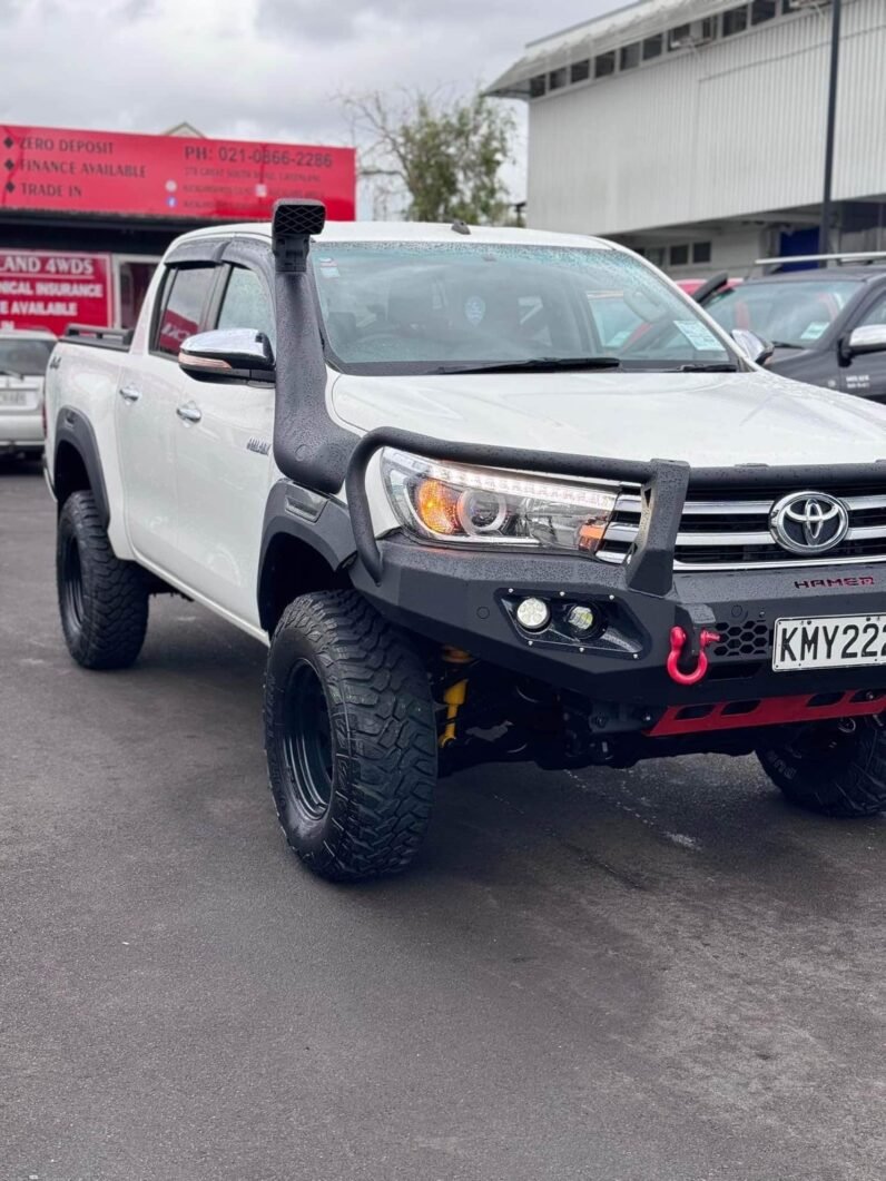
								2017 Toyota Hilux ,SR5 full									