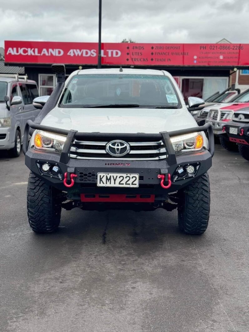 
								2017 Toyota Hilux ,SR5 full									