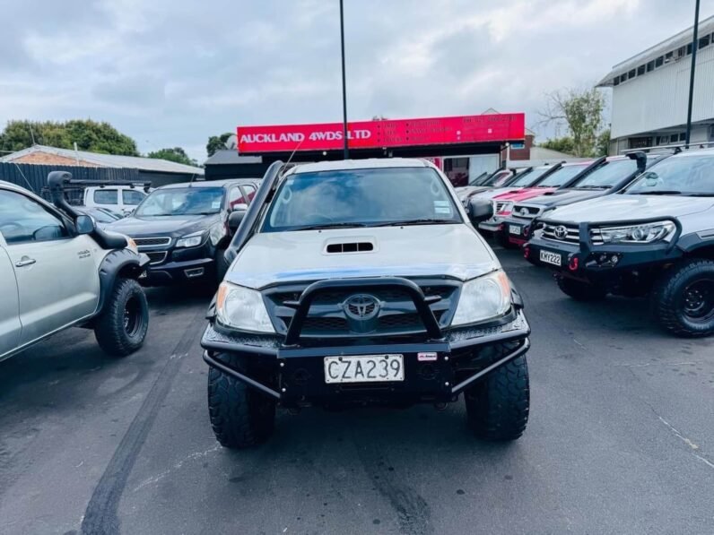 
								Toyota Hilux 2005 SR5 full									