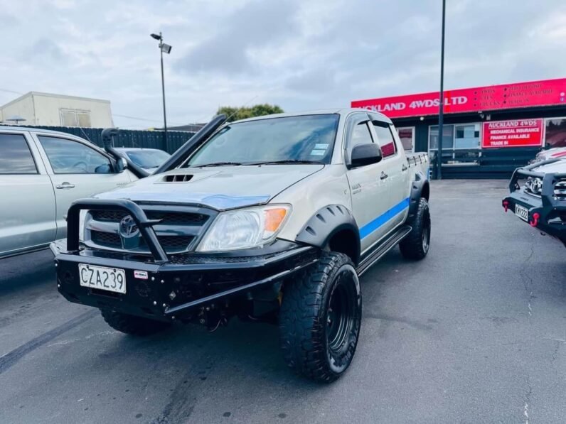 
								Toyota Hilux 2005 SR5 full									