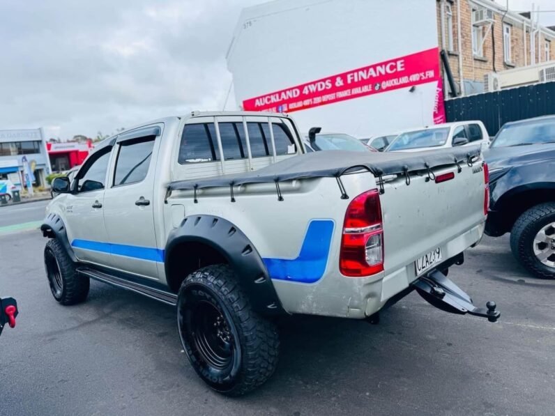 
								Toyota Hilux 2005 SR5 full									