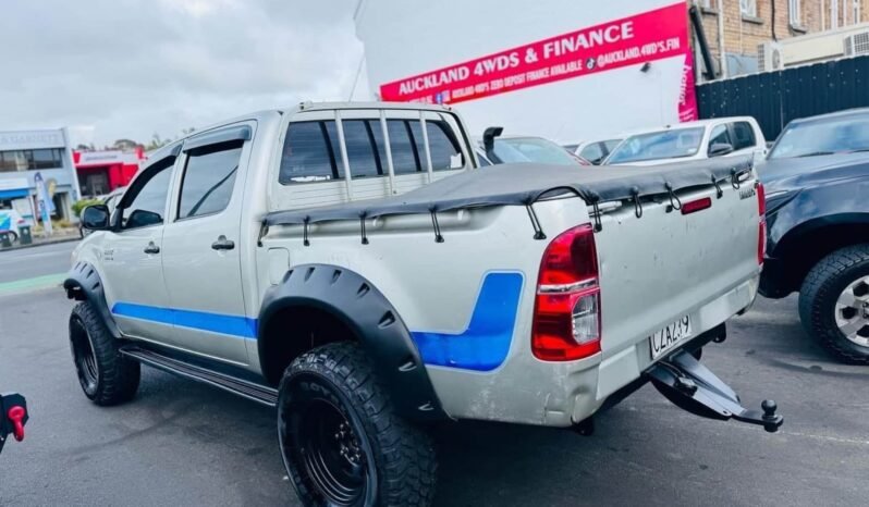 
								Toyota Hilux 2005 SR5 full									