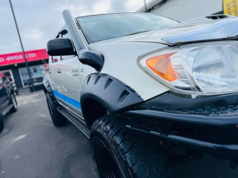 
								Toyota Hilux 2005 SR5 full									