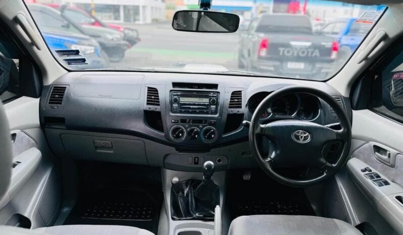 
								Toyota Hilux 2005 SR5 full									