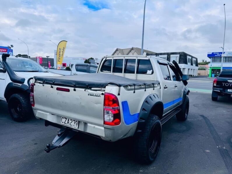 
								Toyota Hilux 2005 SR5 full									