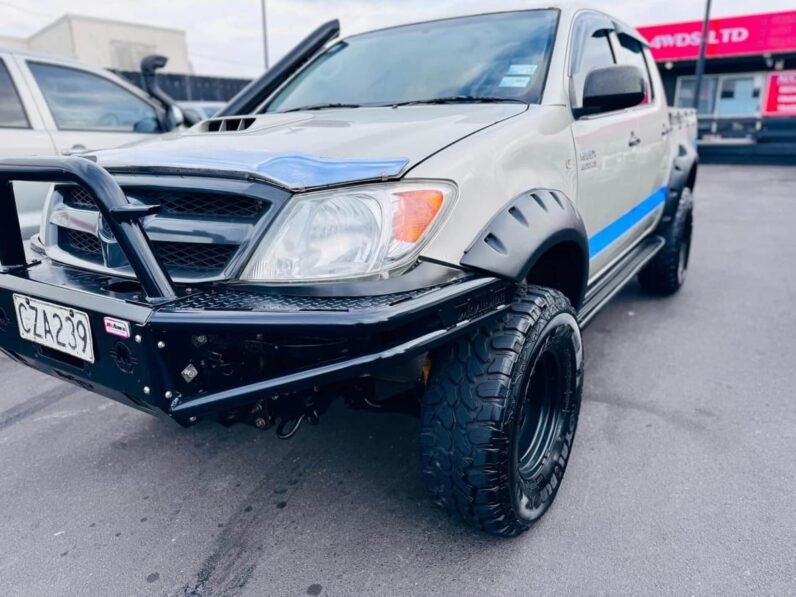 
								Toyota Hilux 2005 SR5 full									