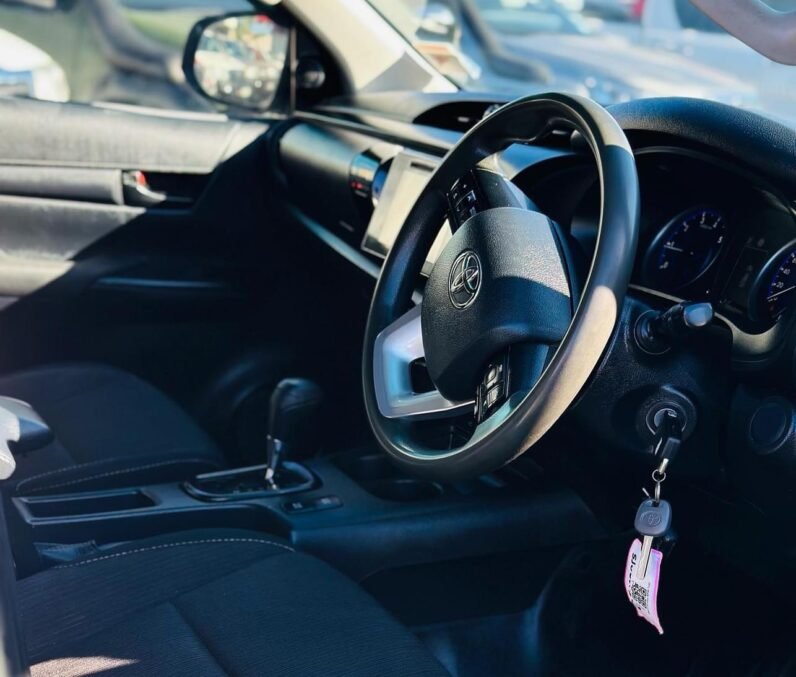 
								2019 Toyota Hilux SR full									