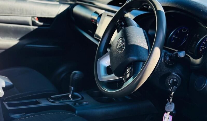 
								2019 Toyota Hilux SR full									