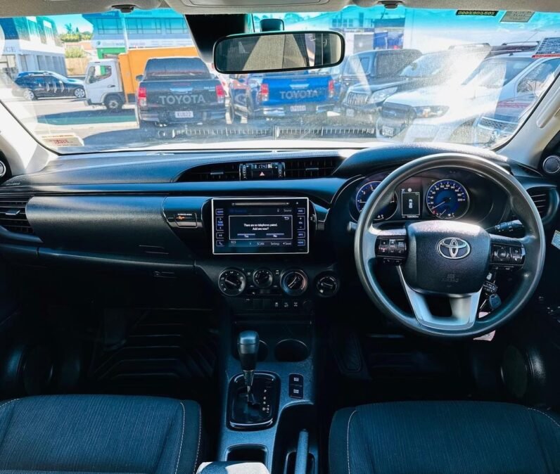 
								2019 Toyota Hilux SR full									
