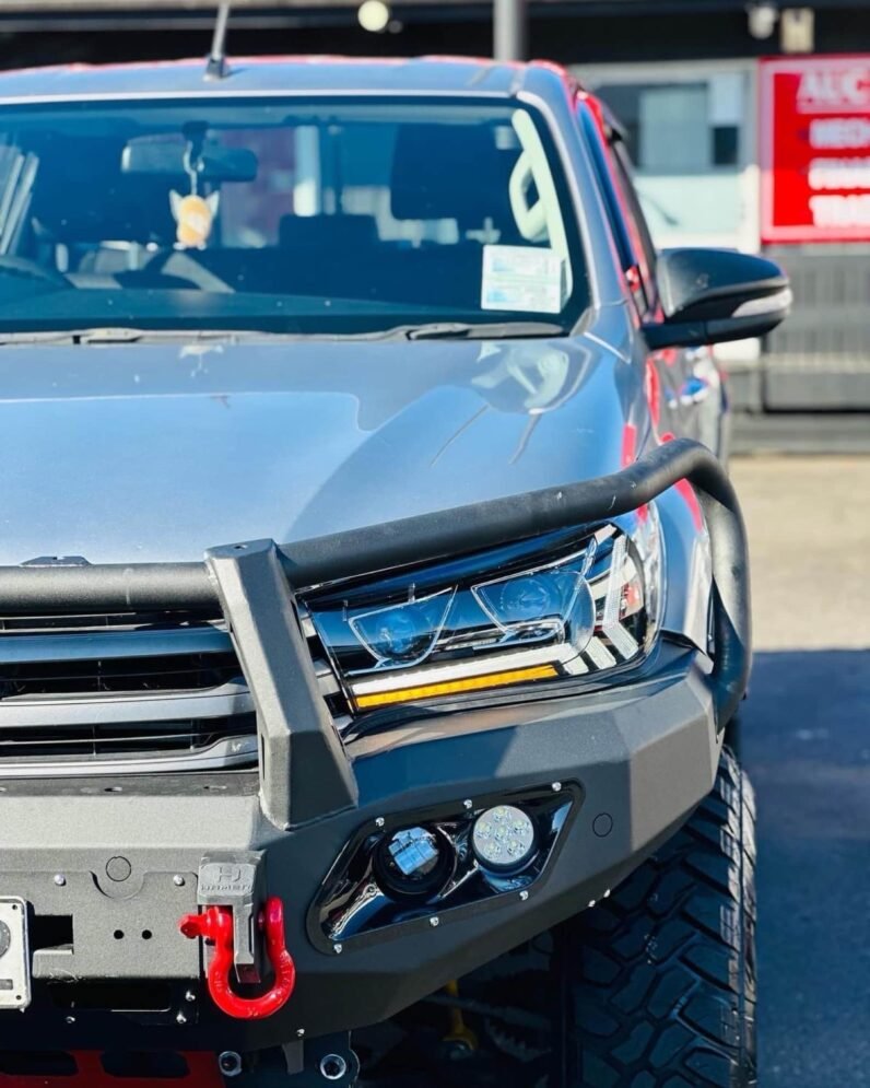 
								2016 Toyota Hilux SR full									