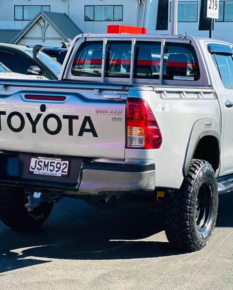 
								2016 Toyota Hilux SR full									