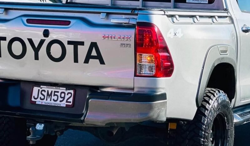 
								2016 Toyota Hilux SR full									